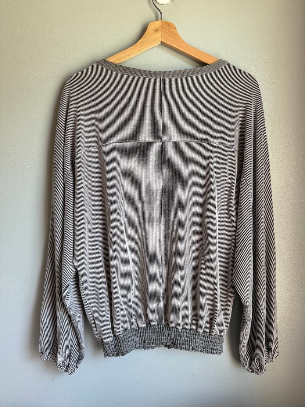 Daytrip Gray Ribbed Button Front Top Size Large - Picture 4 of 4